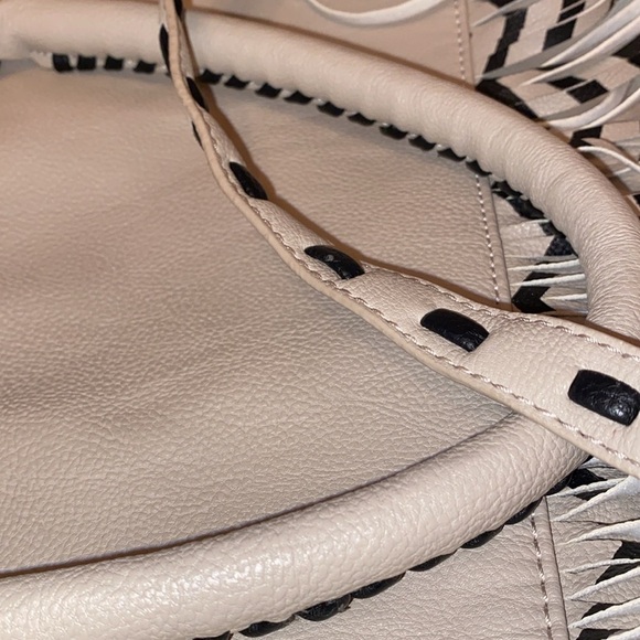 Steve Madden Shoulder/Crossbody/Handbag in Off White/Beige with Black Trim - Picture 8 of 9